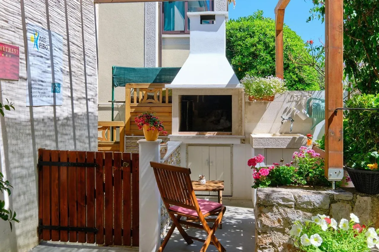 Apartments With A Parking Space Mali Lošinj