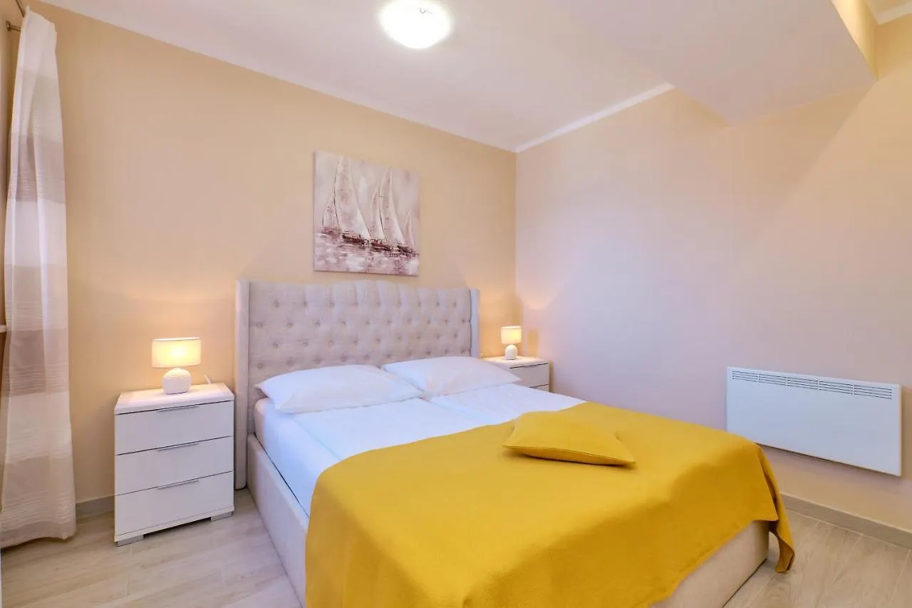 Apartments With A Parking Space Mali Lošinj
