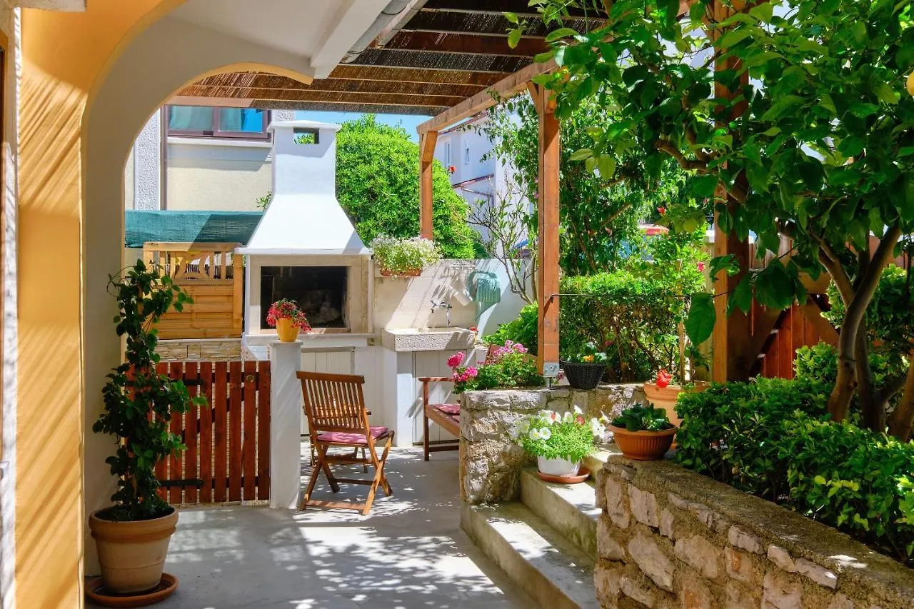 Apartments With A Parking Space Mali Lošinj
