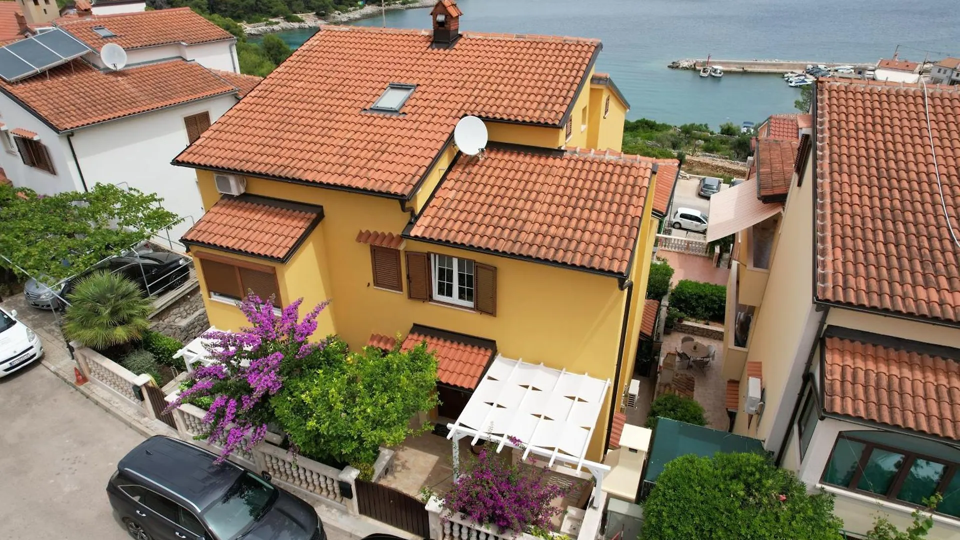 Apartments With A Parking Space Mali Lošinj